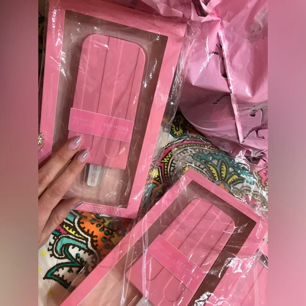 NWT - Sephora Limited Edition Museum of Ice Cream Eyeshadow Palette